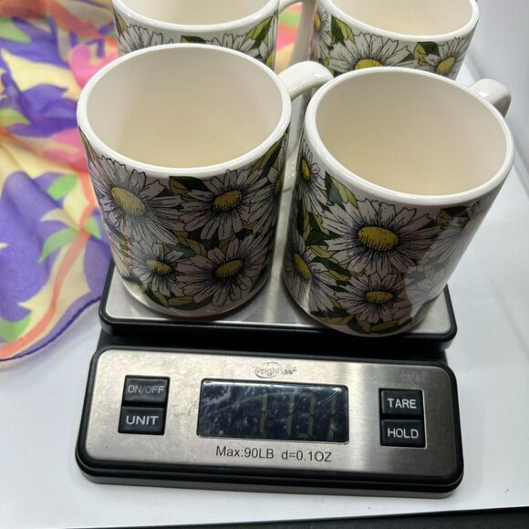 Set of 4 vintage 70s floral daisy mugs with green and white design - Picture 7 of 7